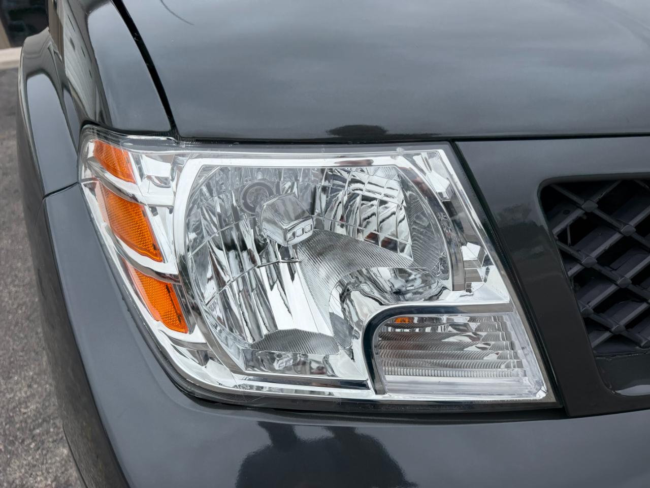 Nissan Frontier PRO-4X Crew Cab 4WD 2012