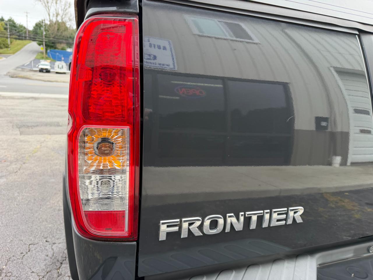 Nissan Frontier PRO-4X Crew Cab 4WD 2012
