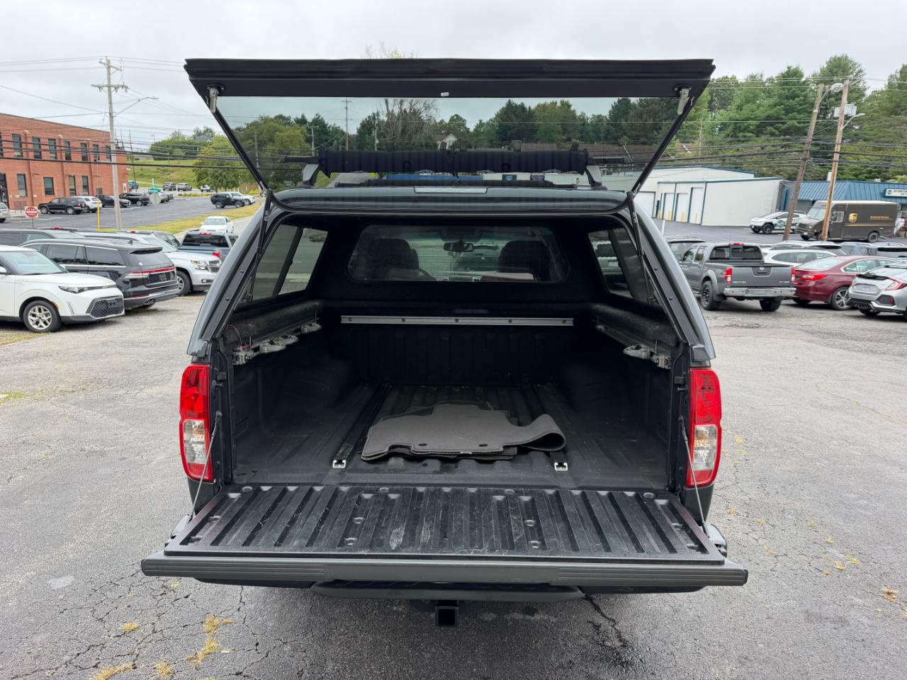 Nissan Frontier PRO-4X Crew Cab 4WD 2012