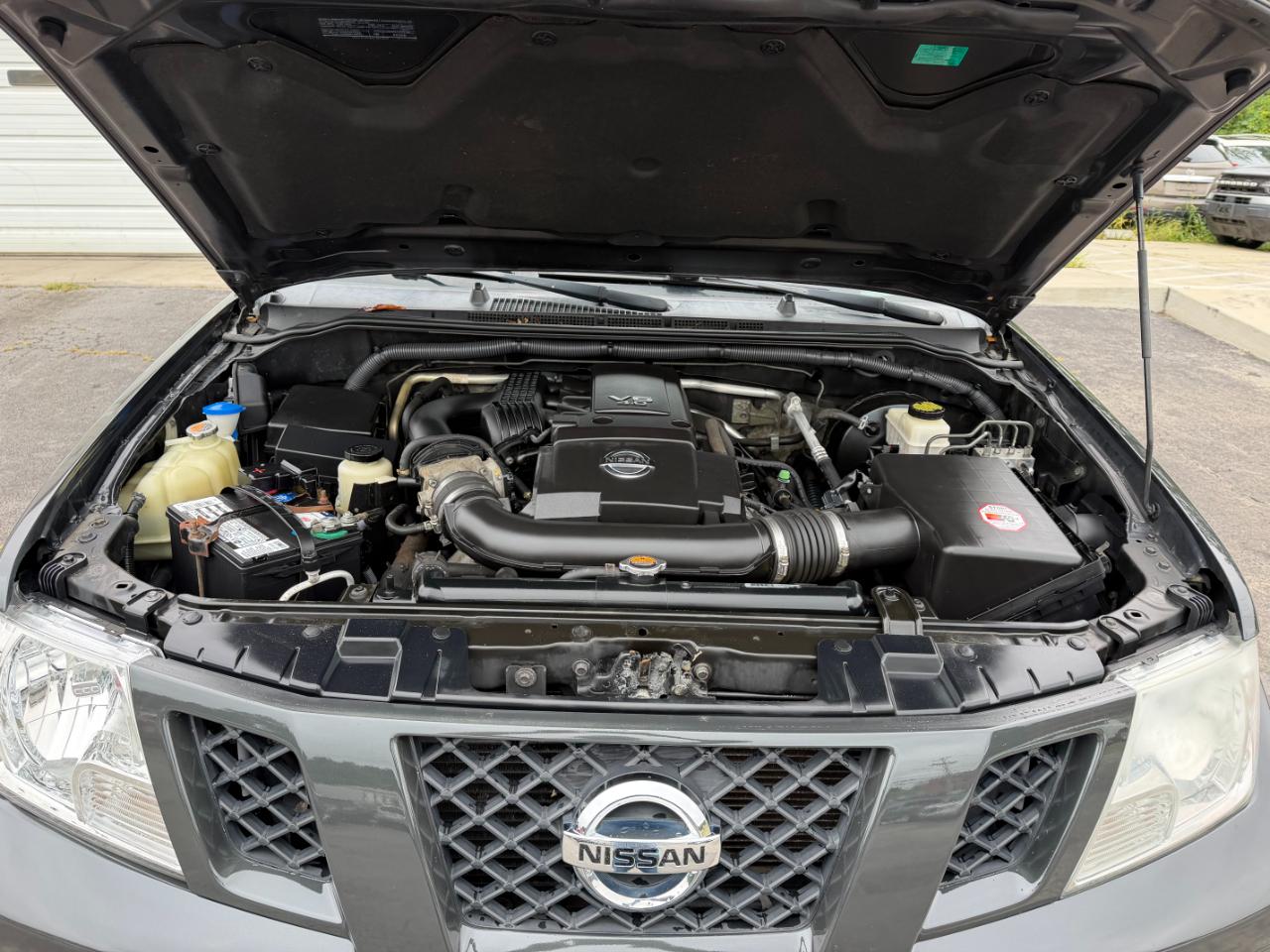 Nissan Frontier PRO-4X Crew Cab 4WD 2012