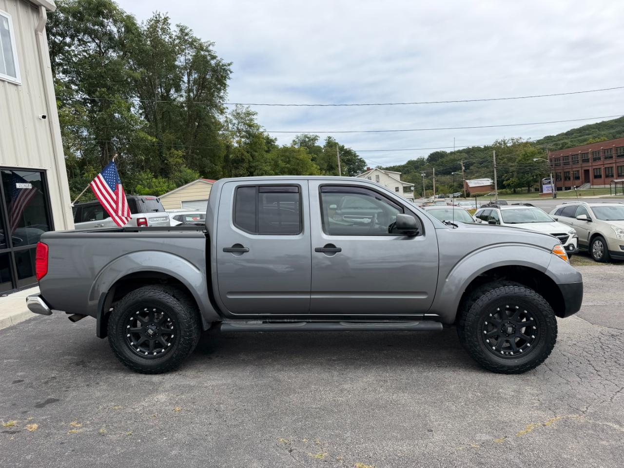 Nissan Frontier SV Crew Cab 5AT 4WD 2018