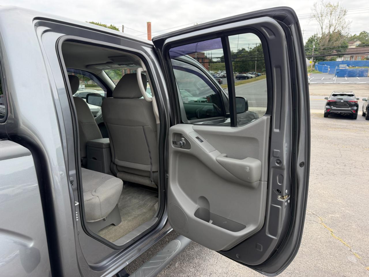 Nissan Frontier SV Crew Cab 5AT 4WD 2018