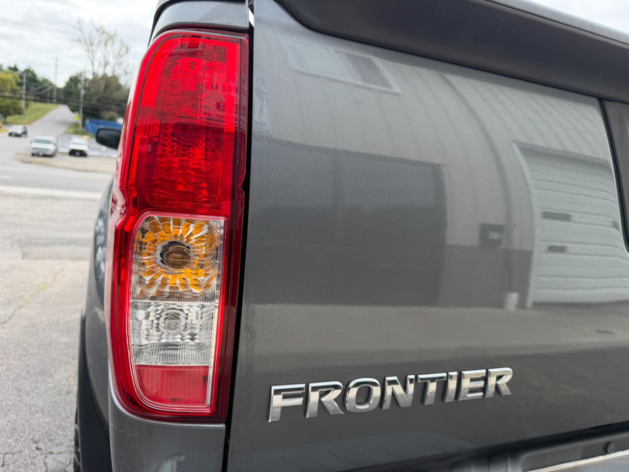 Nissan Frontier SV Crew Cab 5AT 4WD 2018