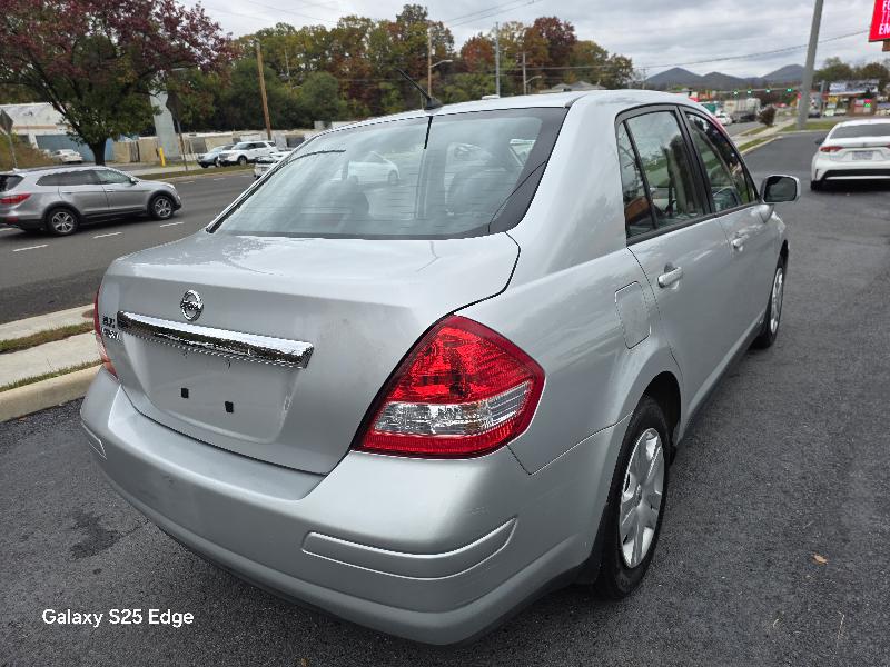 Nissan Versa 1.8 S Sedan 2010 Nissan Versa 1.8 S Sedan 2010