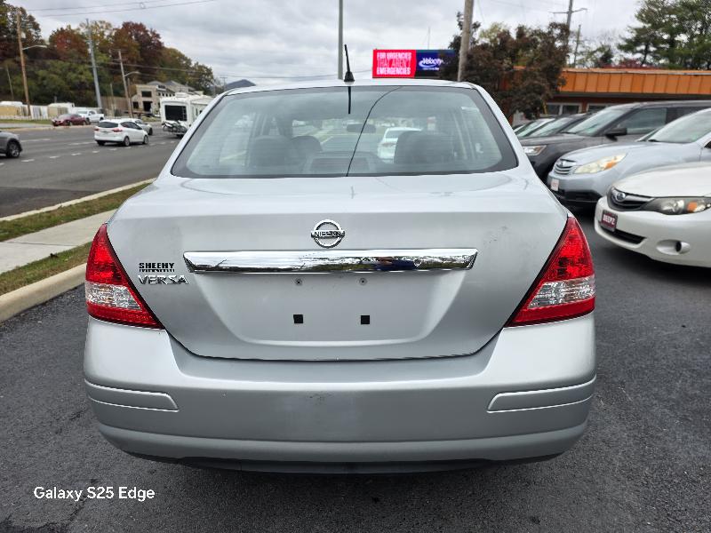 Nissan Versa 1.8 S Sedan 2010 Nissan Versa 1.8 S Sedan 2010