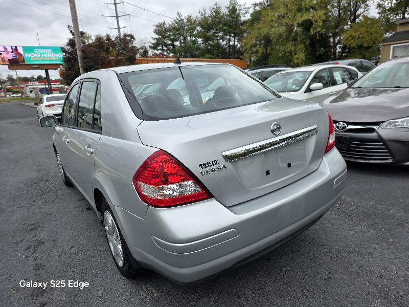 Nissan Versa 1.8 S Sedan 2010 Nissan Versa 1.8 S Sedan 2010