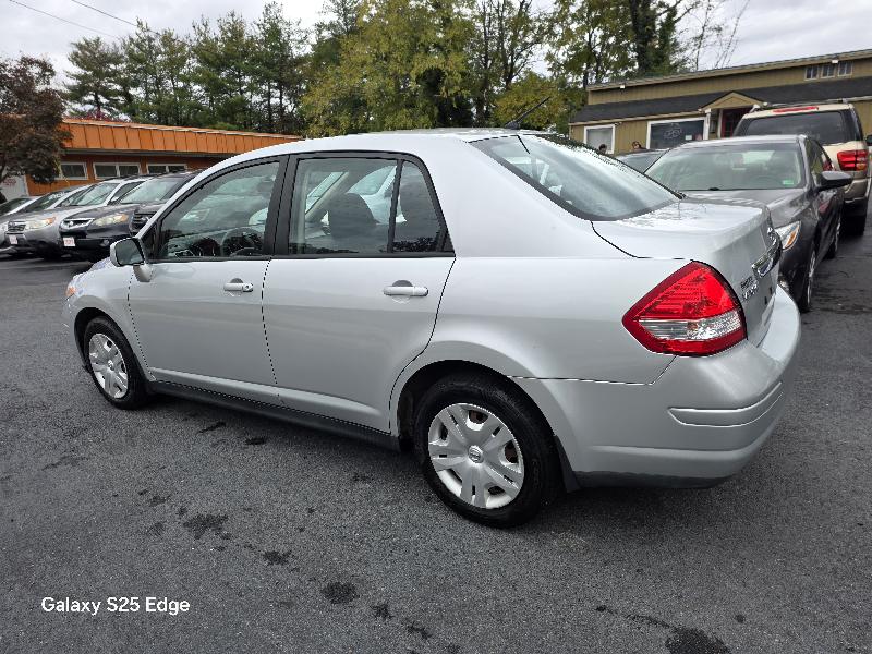 Nissan Versa 1.8 S Sedan 2010 Nissan Versa 1.8 S Sedan 2010