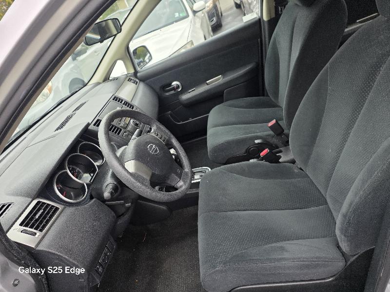 Nissan Versa 1.8 S Sedan 2010 Nissan Versa 1.8 S Sedan 2010