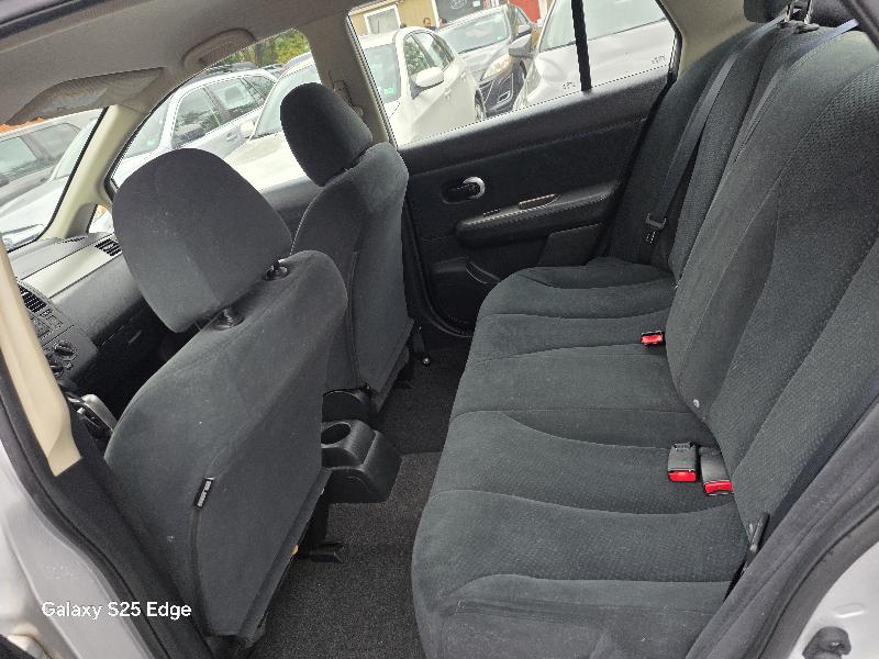 Nissan Versa 1.8 S Sedan 2010 Nissan Versa 1.8 S Sedan 2010