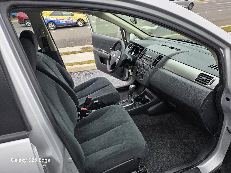 Nissan Versa 1.8 S Sedan 2010 Nissan Versa 1.8 S Sedan 2010