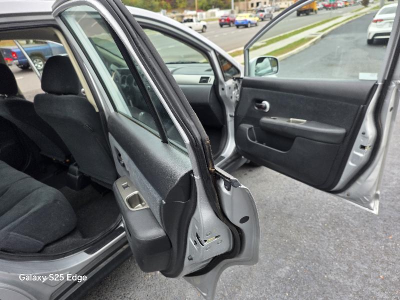 Nissan Versa 1.8 S Sedan 2010 Nissan Versa 1.8 S Sedan 2010