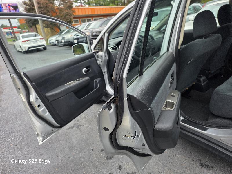 Nissan Versa 1.8 S Sedan 2010 Nissan Versa 1.8 S Sedan 2010