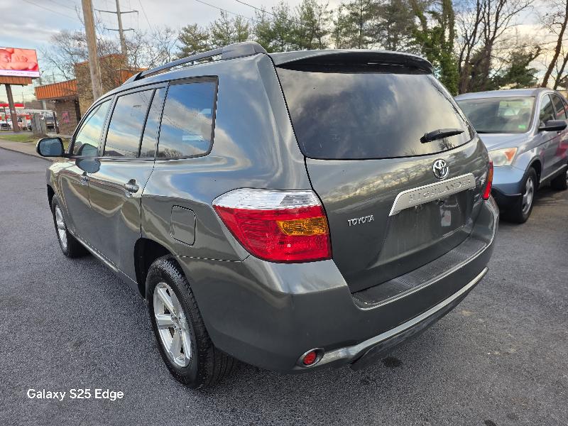 Toyota Highlander Base 2WD 2008