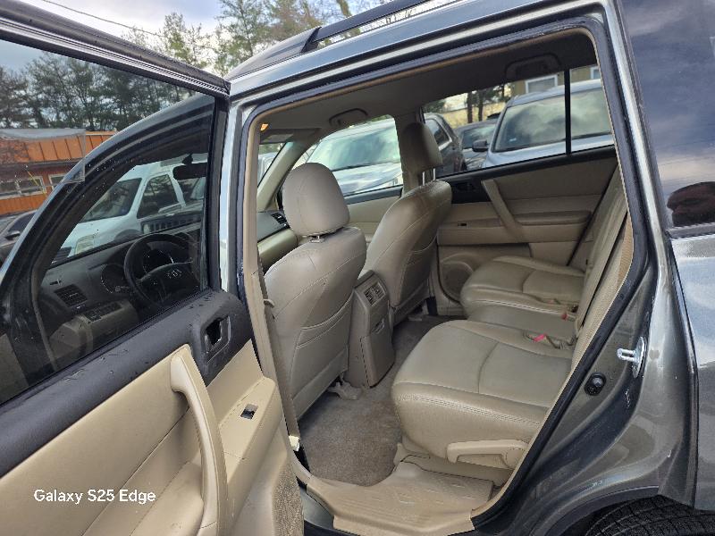 Toyota Highlander Base 2WD 2008