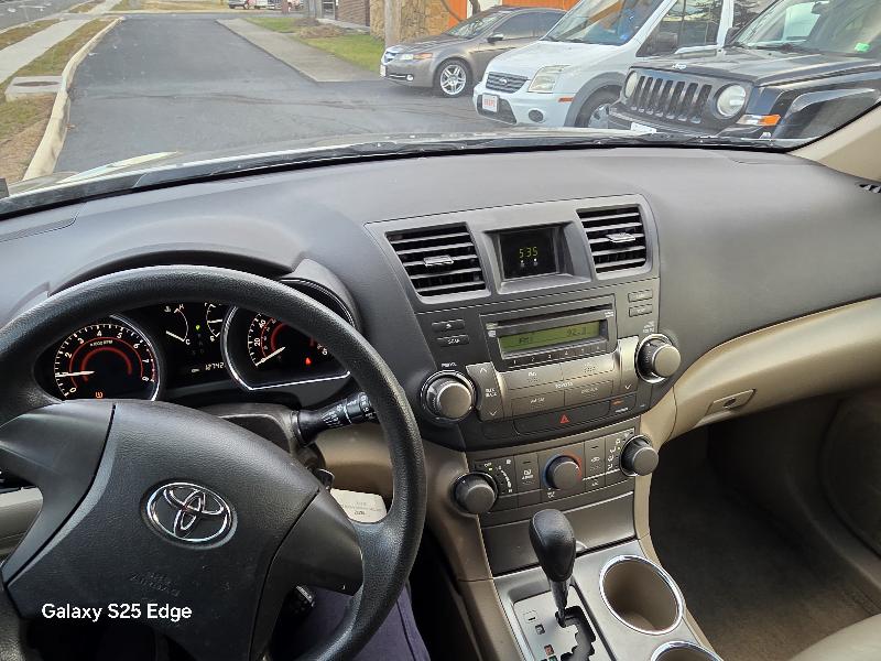 Toyota Highlander Base 2WD 2008