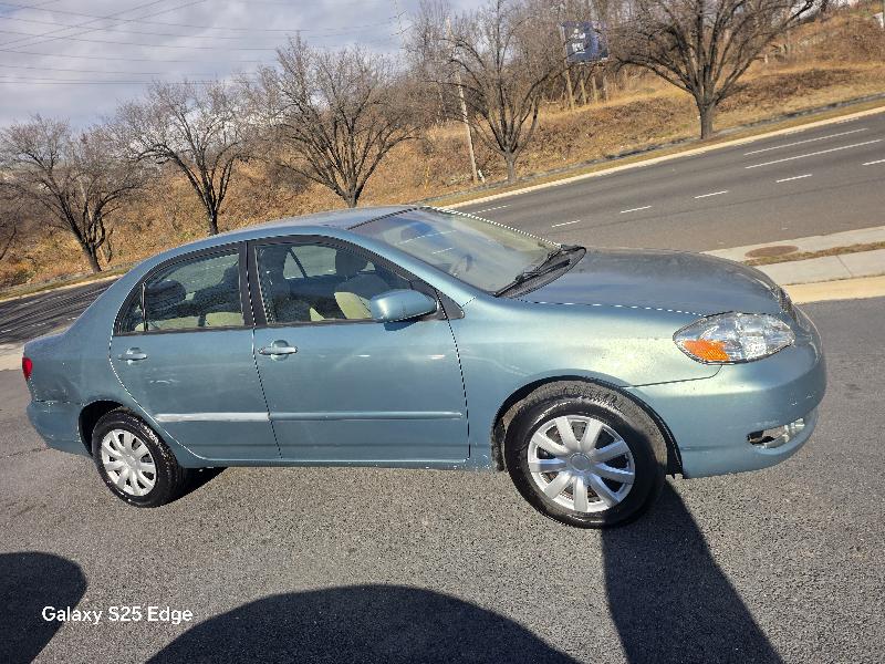 Toyota Corolla CE 2005