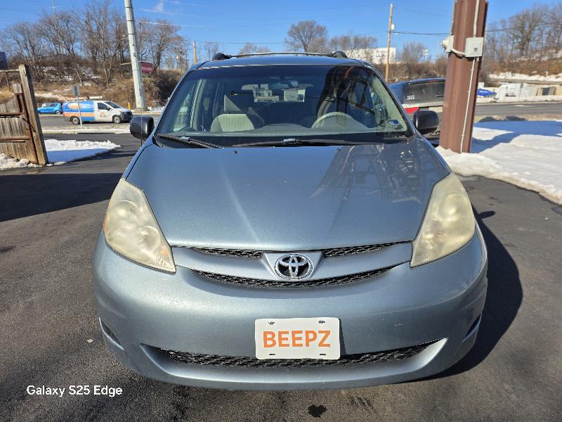 Toyota Sienna LE FWD 8-Passenger Seating 2008