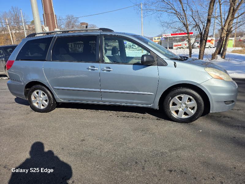 Toyota Sienna LE FWD 8-Passenger Seating 2008