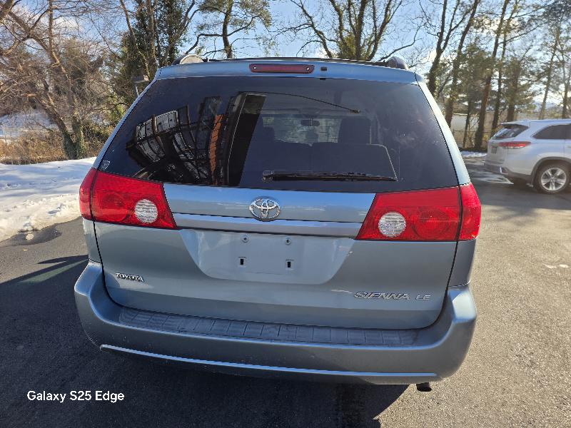 Toyota Sienna LE FWD 8-Passenger Seating 2008