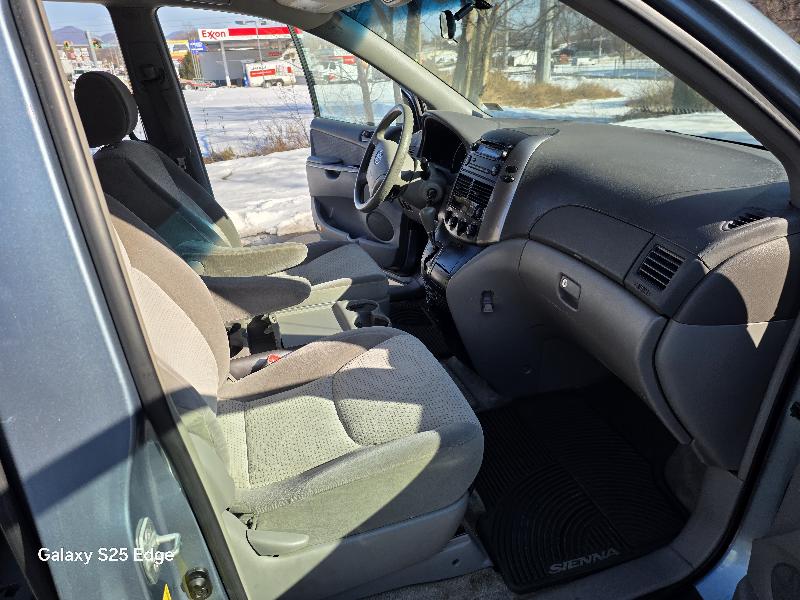 Toyota Sienna LE FWD 8-Passenger Seating 2008