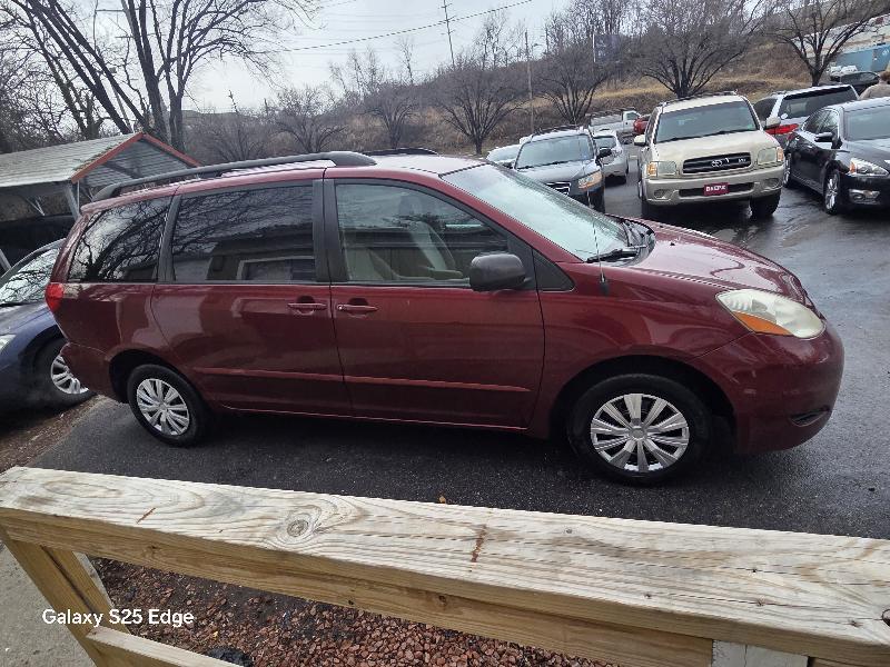 Toyota Sienna LE FWD 8-Passenger Seating 2008