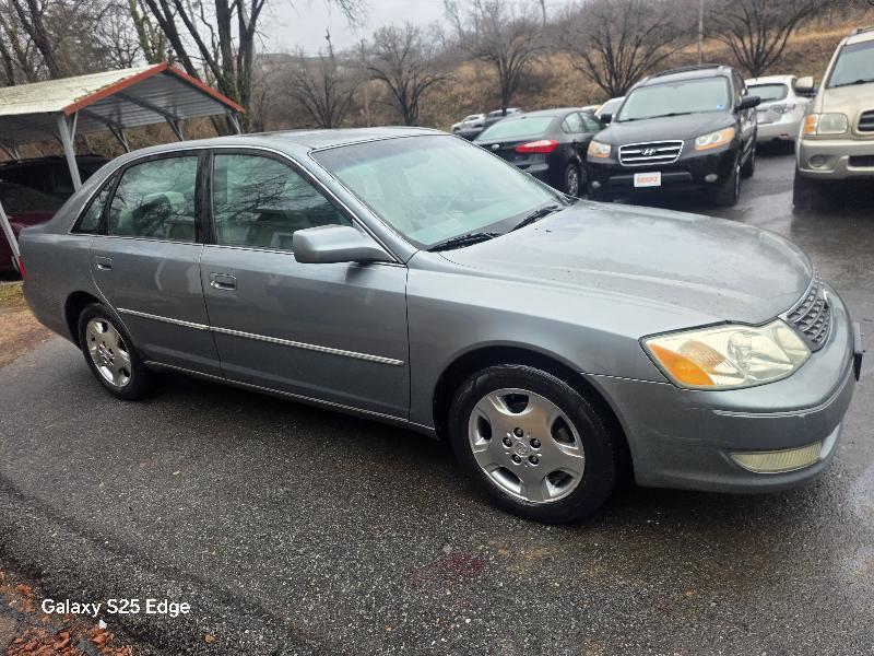 Toyota Avalon XL 2004