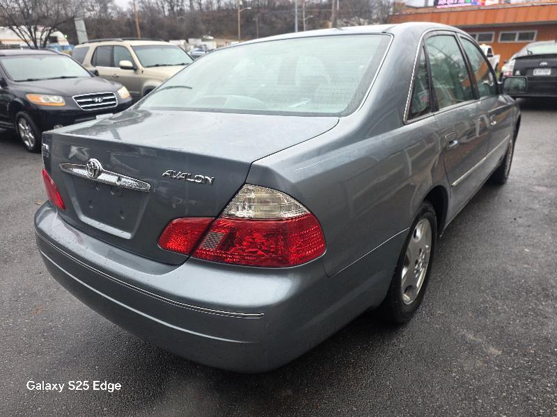 Toyota Avalon XL 2004