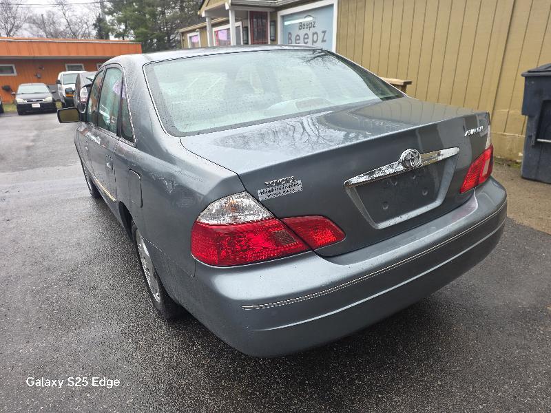 Toyota Avalon XL 2004