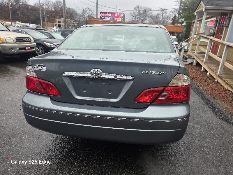 Toyota Avalon XL 2004