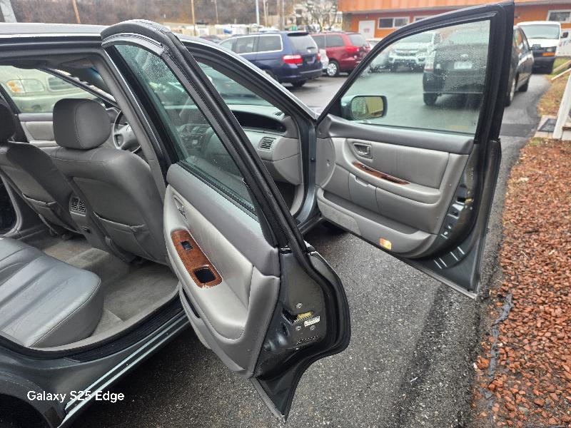 Toyota Avalon XL 2004