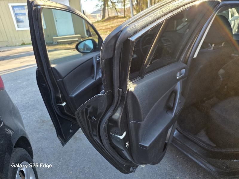 Mazda MAZDA3 i Touring 4-door 2010