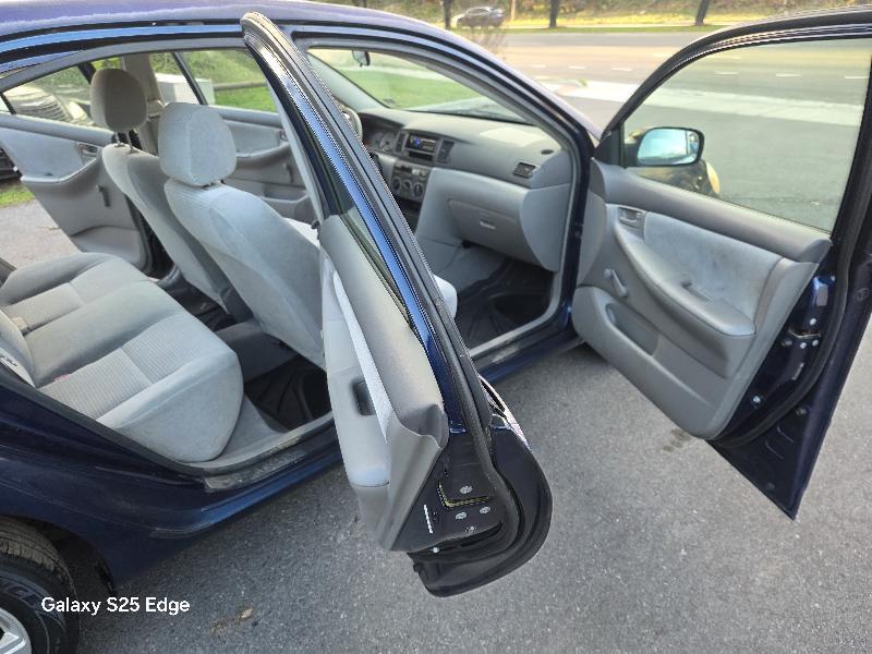 Toyota Corolla CE 2005