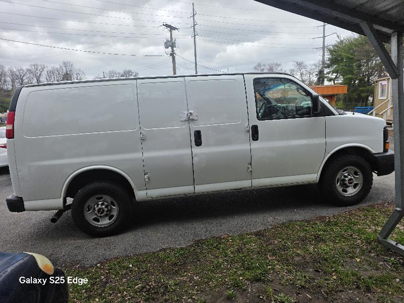 GMC Savana G2500 Cargo 2011
