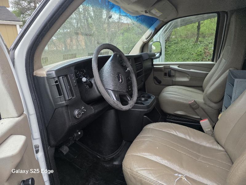 GMC Savana G2500 Cargo 2011