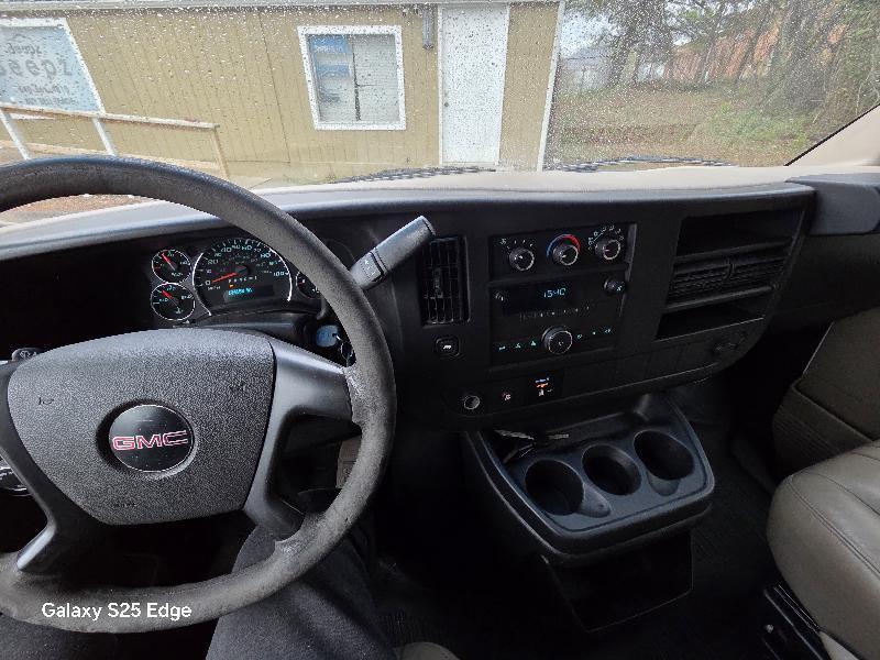 GMC Savana G2500 Cargo 2011