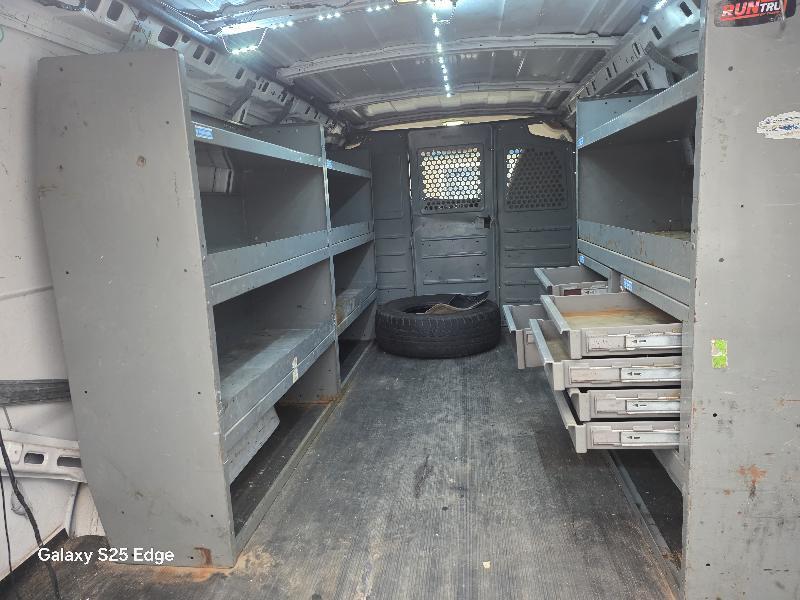 GMC Savana G2500 Cargo 2011