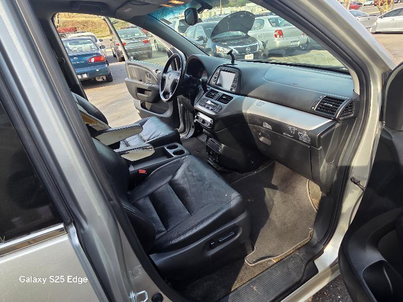 Honda Odyssey Touring w/ PAX Tires 2009