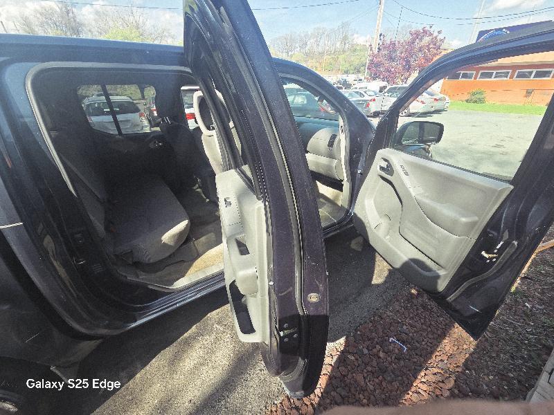 Nissan Frontier SL Crew Cab 5AT 4WD 2015