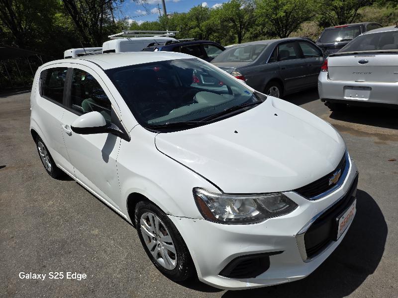 Chevrolet Sonic FL Auto Hatchback 2017