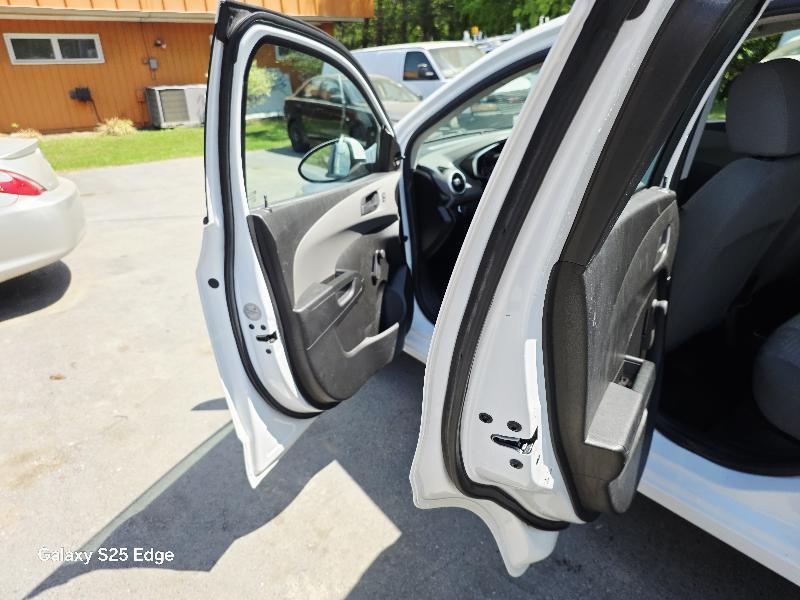 Chevrolet Sonic FL Auto Hatchback 2017