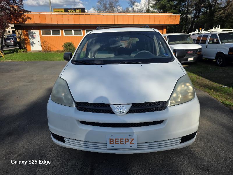 Toyota Sienna LE - 7 Passenger Seating 2005