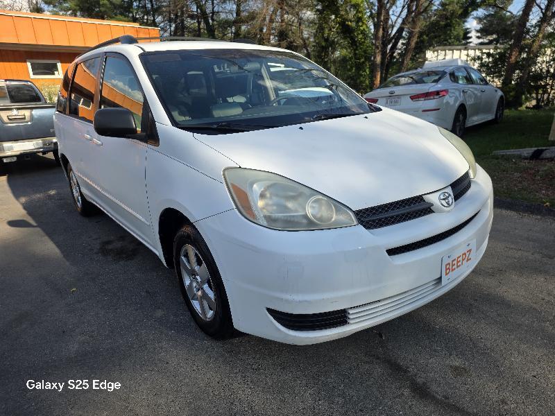 Toyota Sienna LE - 7 Passenger Seating 2005
