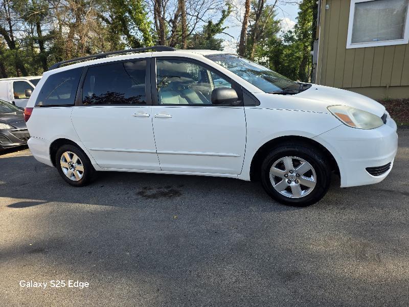 Toyota Sienna LE - 7 Passenger Seating 2005