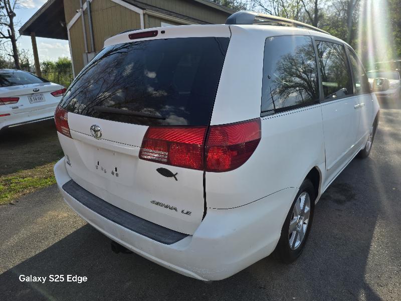 Toyota Sienna LE - 7 Passenger Seating 2005
