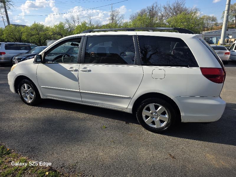 Toyota Sienna LE - 7 Passenger Seating 2005
