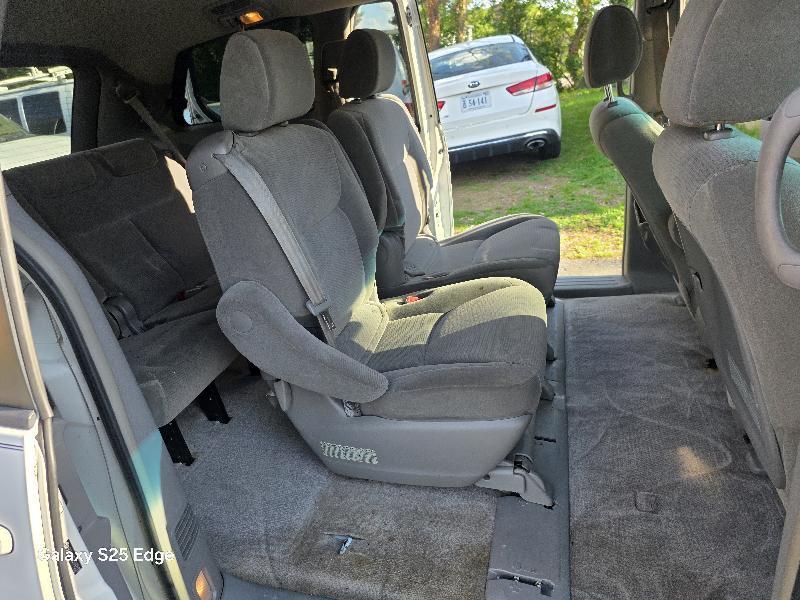 Toyota Sienna LE - 7 Passenger Seating 2005