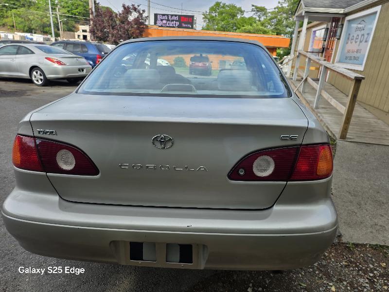 Toyota Corolla CE 2002