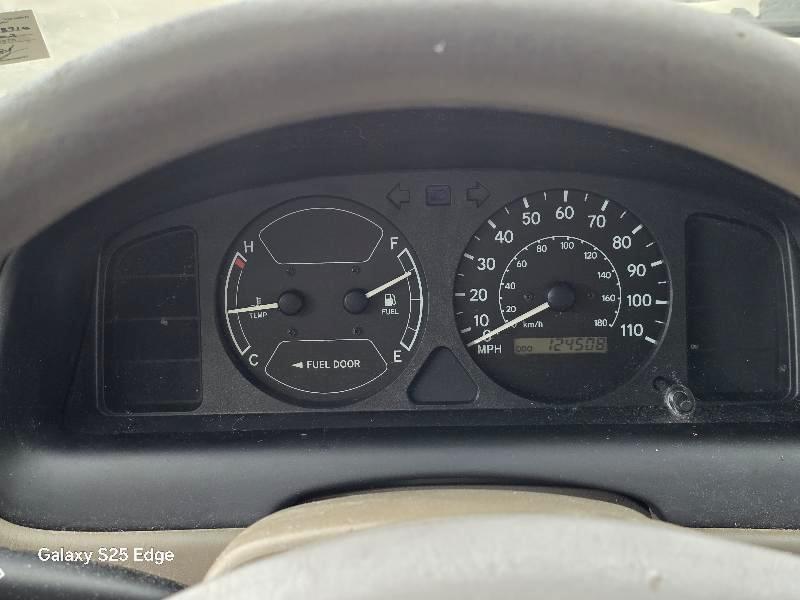 Toyota Corolla CE 2002