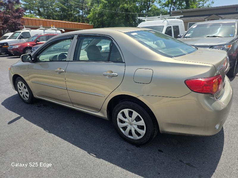 Toyota Corolla 4dr Sedan LE Auto 2010