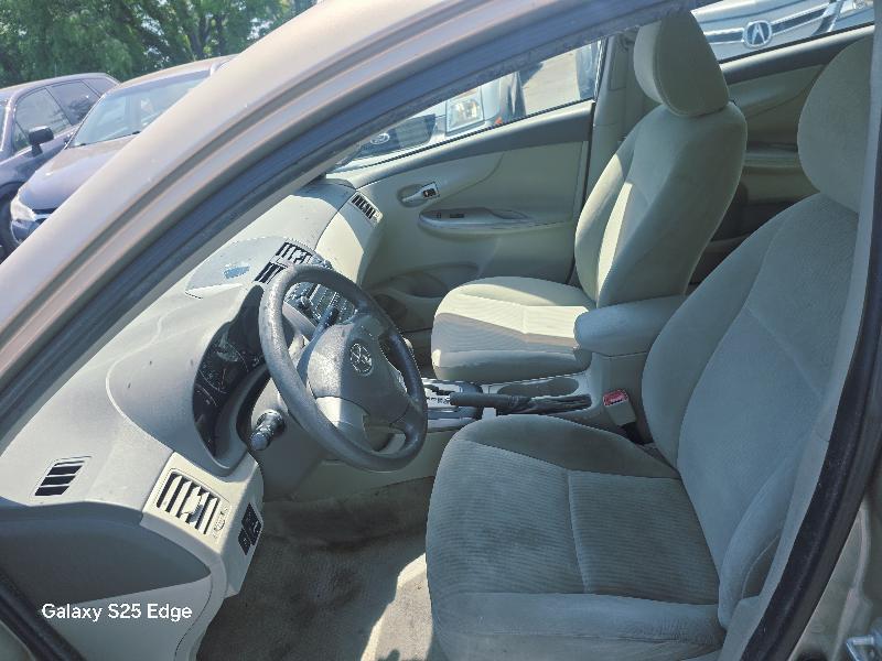 Toyota Corolla 4dr Sedan LE Auto 2010